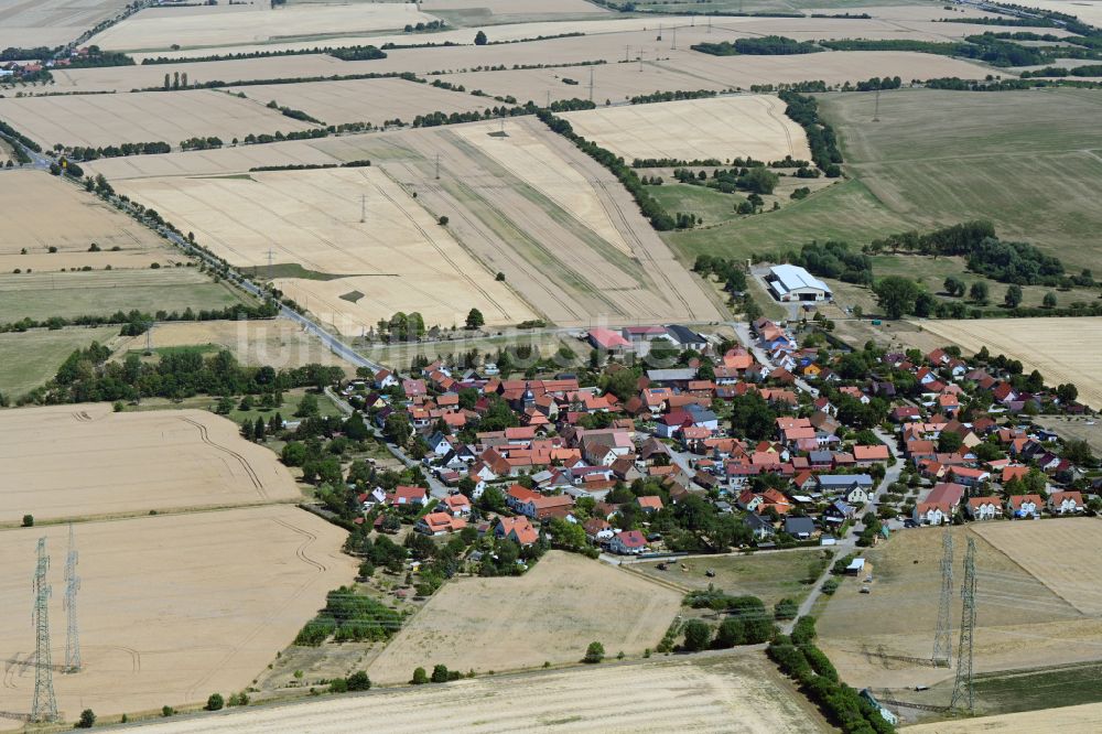 Luftbild Obernissa - Dorfkern am Feldrand in Obernissa im Bundesland Thüringen, Deutschland