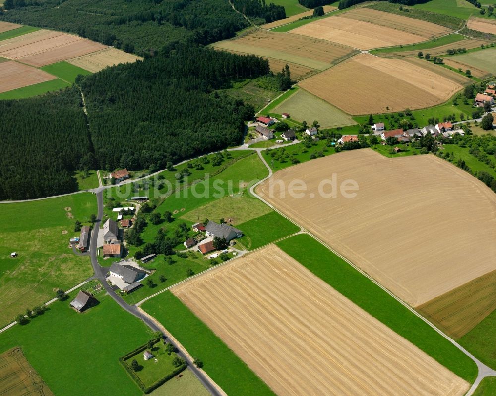 Oberochsenbach von oben - Dorfkern am Feldrand in Oberochsenbach im Bundesland Baden-Württemberg, Deutschland