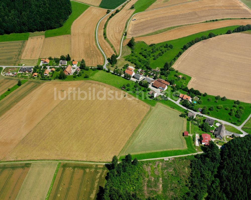 Oberochsenbach aus der Vogelperspektive: Dorfkern am Feldrand in Oberochsenbach im Bundesland Baden-Württemberg, Deutschland