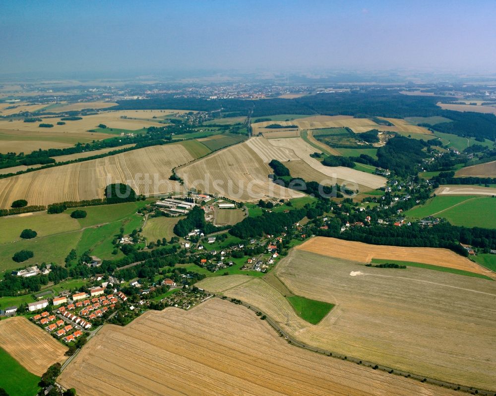 Oberschöna aus der Vogelperspektive: Dorfkern am Feldrand in Oberschöna im Bundesland Sachsen, Deutschland