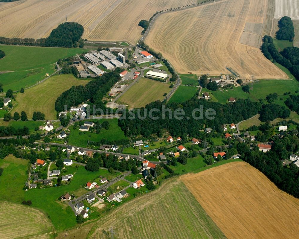 Oberschöna aus der Vogelperspektive: Dorfkern am Feldrand in Oberschöna im Bundesland Sachsen, Deutschland