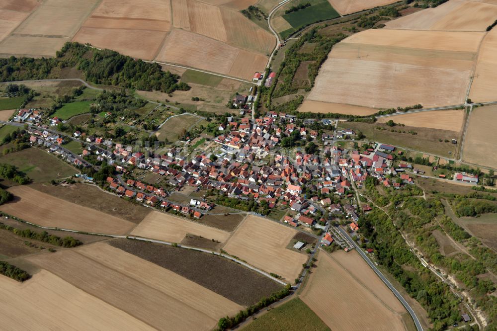 Obersfeld aus der Vogelperspektive: Dorfkern am Feldrand in Obersfeld im Bundesland Bayern, Deutschland