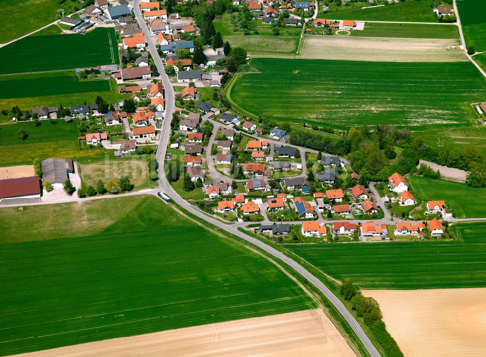 Oberstadion aus der Vogelperspektive: Dorfkern am Feldrand in Oberstadion im Bundesland Baden-Württemberg, Deutschland