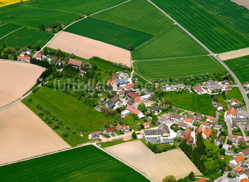 Oberstadion von oben - Dorfkern am Feldrand in Oberstadion im Bundesland Baden-Württemberg, Deutschland