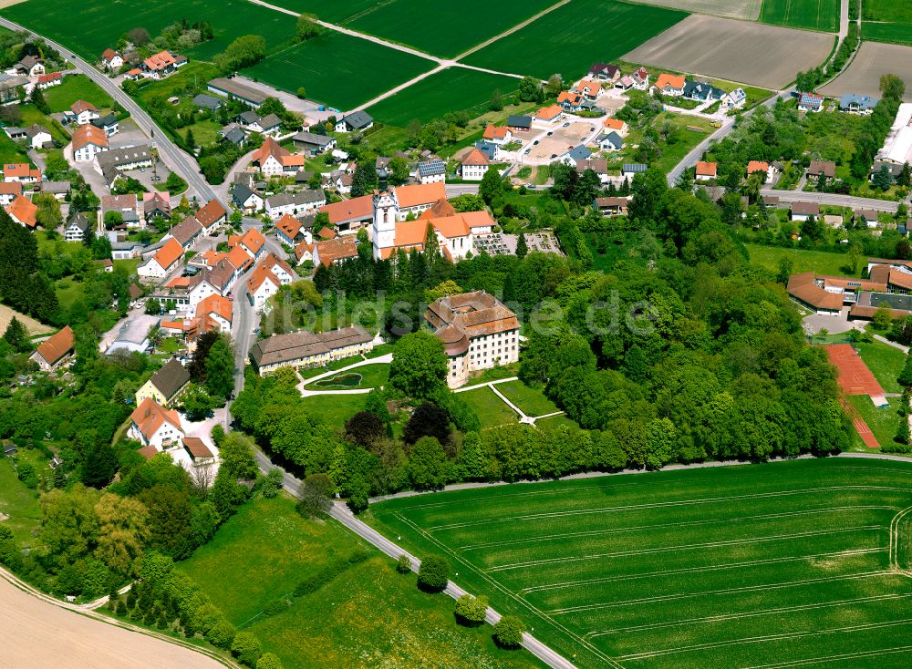 Oberstadion von oben - Dorfkern am Feldrand in Oberstadion im Bundesland Baden-Württemberg, Deutschland