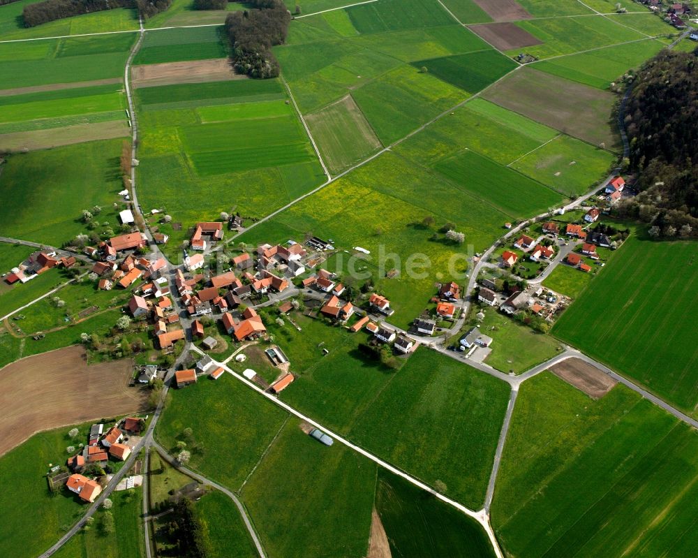 Oberstoppel aus der Vogelperspektive: Dorfkern am Feldrand in Oberstoppel im Bundesland Hessen, Deutschland