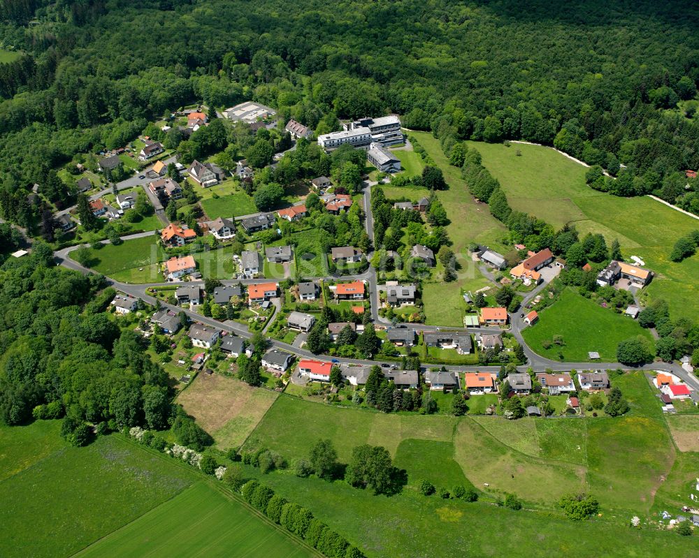 Luftaufnahme Oberwald - Dorfkern am Feldrand in Oberwald im Bundesland Hessen, Deutschland