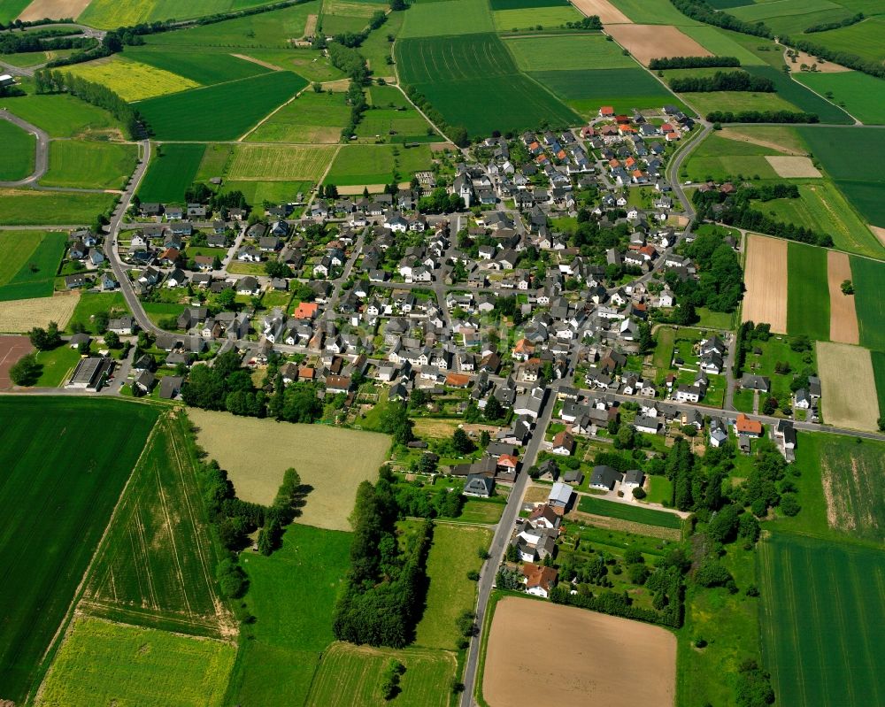 Oberweyer von oben - Dorfkern am Feldrand in Oberweyer im Bundesland Hessen, Deutschland