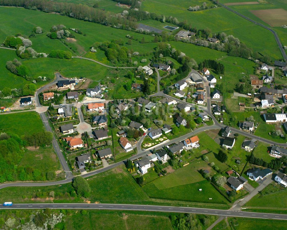 Odersberg aus der Vogelperspektive: Dorfkern am Feldrand in Odersberg im Bundesland Hessen, Deutschland