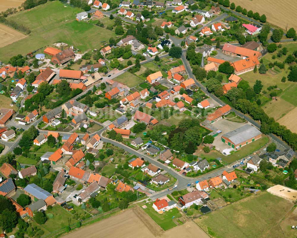 Ohlendorf von oben - Dorfkern am Feldrand in Ohlendorf im Bundesland Niedersachsen, Deutschland