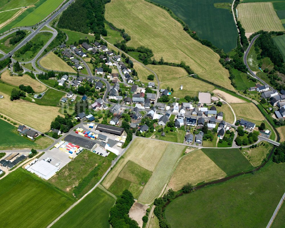 Ohlweiler von oben - Dorfkern am Feldrand in Ohlweiler im Bundesland Rheinland-Pfalz, Deutschland