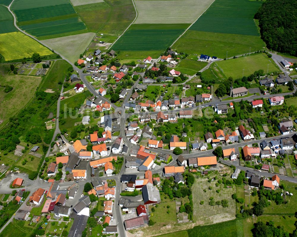 Luftaufnahme Ohmes - Dorfkern am Feldrand in Ohmes im Bundesland Hessen, Deutschland