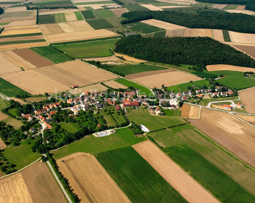 Luftaufnahme Opfenried - Dorfkern am Feldrand in Opfenried im Bundesland Bayern, Deutschland