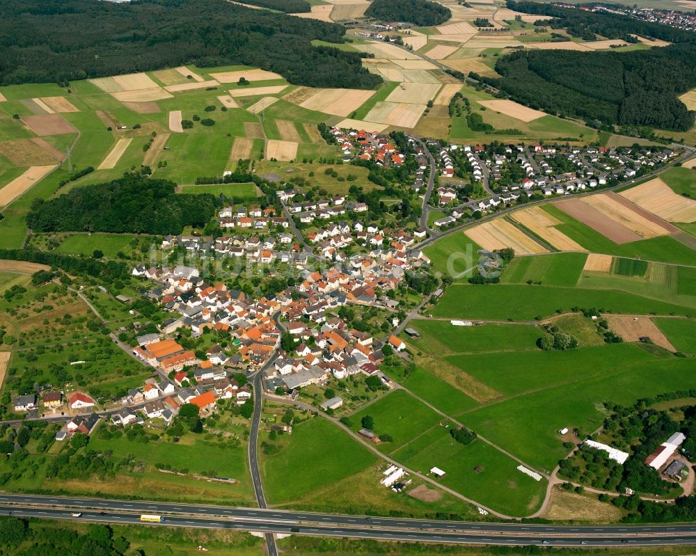 Oppenrod aus der Vogelperspektive: Dorfkern am Feldrand in Oppenrod im Bundesland Hessen, Deutschland