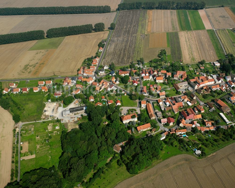 Luftbild Oppershausen - Dorfkern am Feldrand in Oppershausen im Bundesland Thüringen, Deutschland