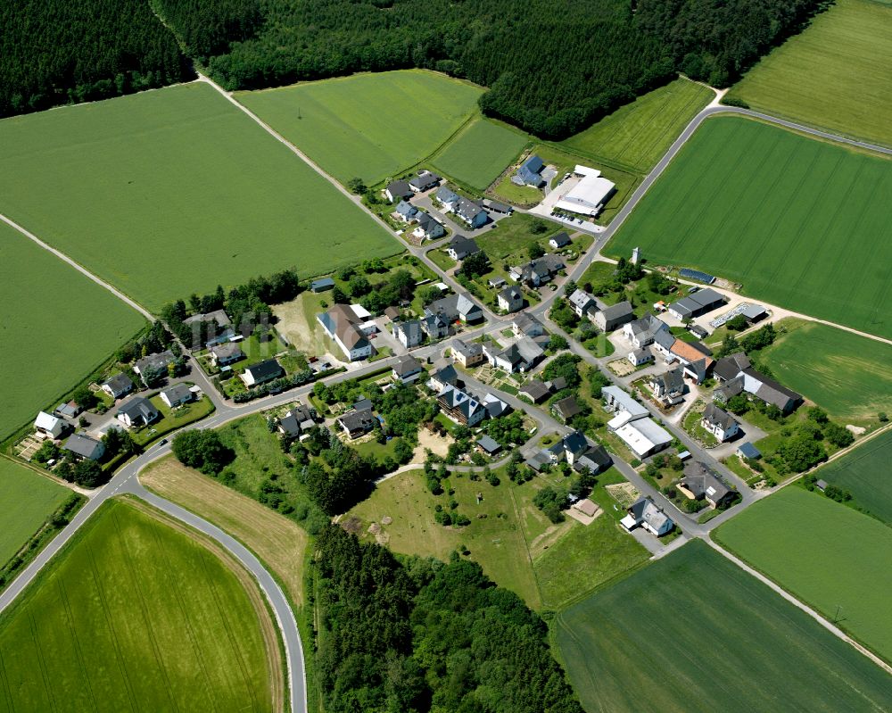 Luftbild Oppertshausen - Dorfkern am Feldrand in Oppertshausen im Bundesland Rheinland-Pfalz, Deutschland