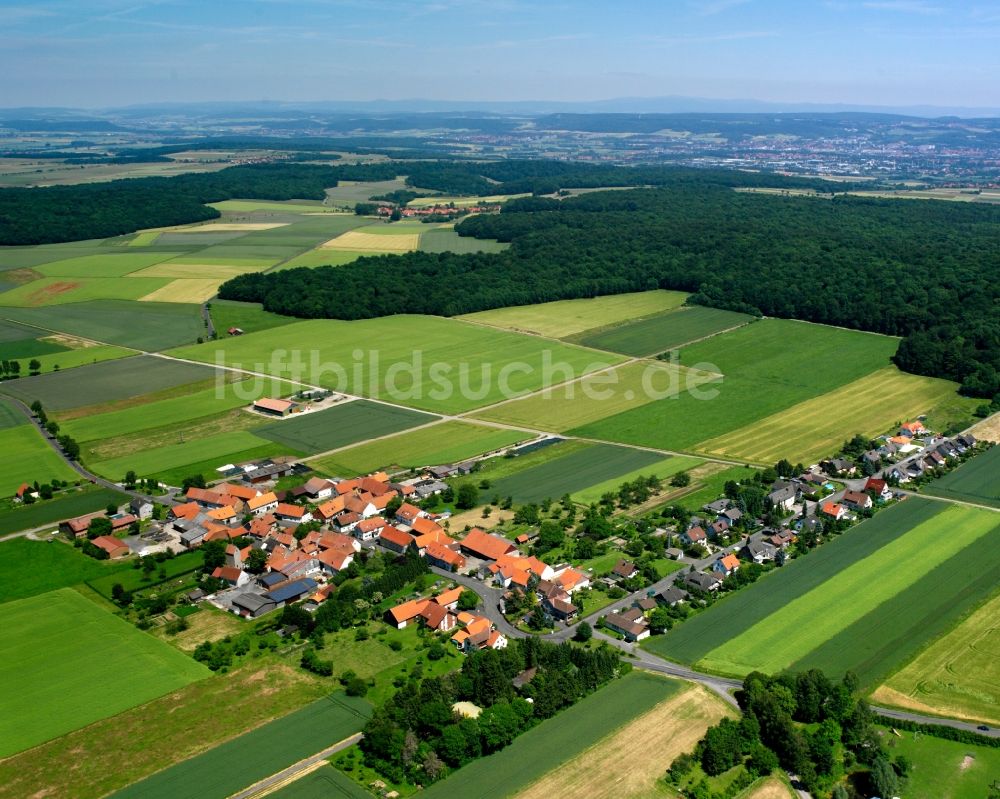 Luftbild Ossenfeld - Dorfkern am Feldrand in Ossenfeld im Bundesland Niedersachsen, Deutschland