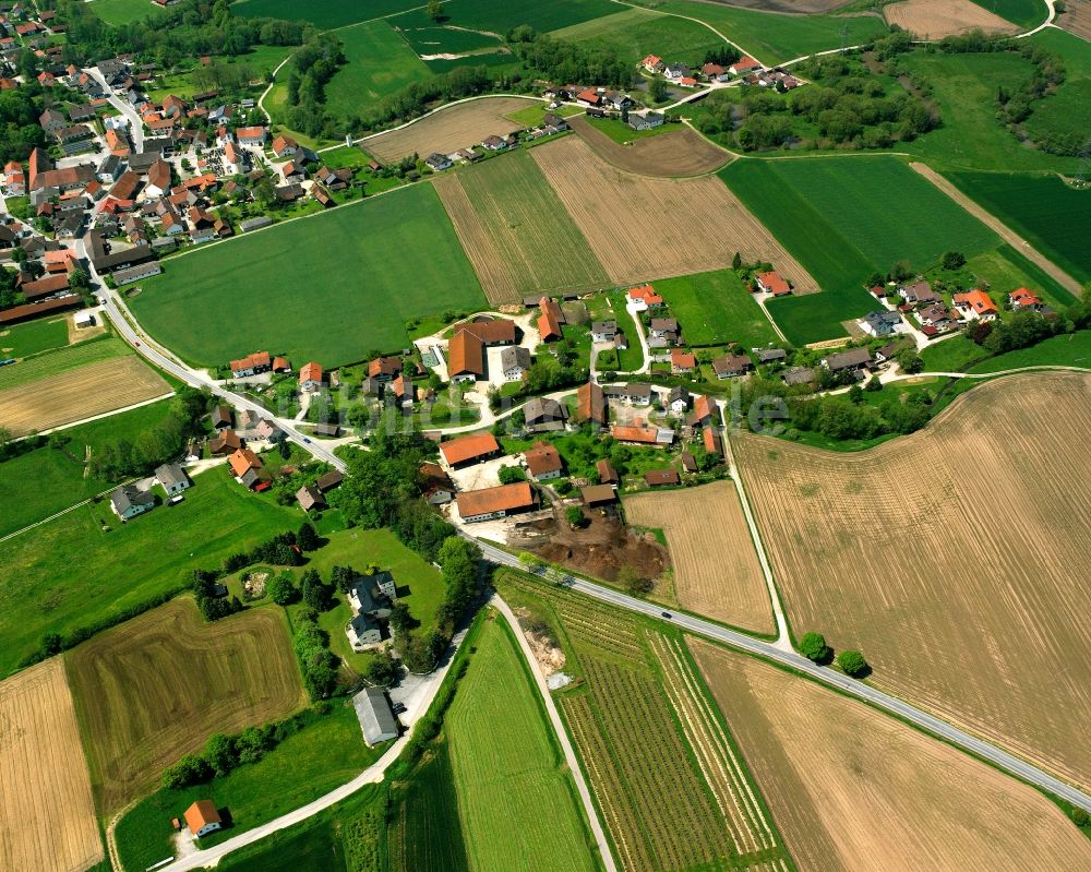 Luftbild Osterndorf - Dorfkern am Feldrand in Osterndorf im Bundesland Bayern, Deutschland