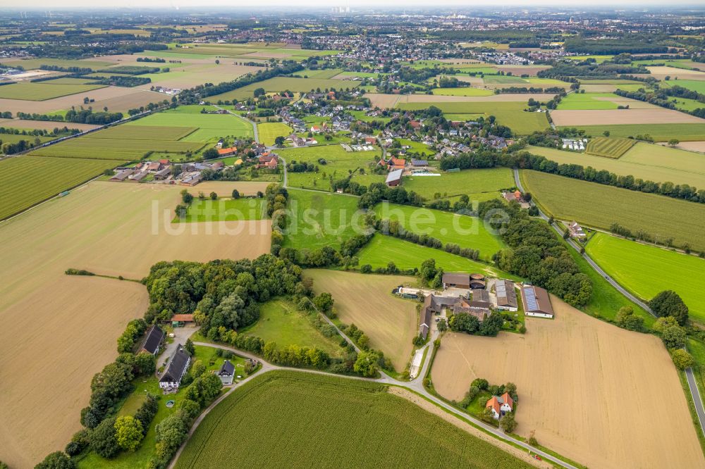 Luftaufnahme Osttünnen - Dorfkern am Feldrand in Osttünnen im Bundesland Nordrhein-Westfalen, Deutschland