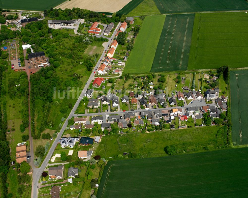 Othfresen aus der Vogelperspektive: Dorfkern am Feldrand in Othfresen im Bundesland Niedersachsen, Deutschland