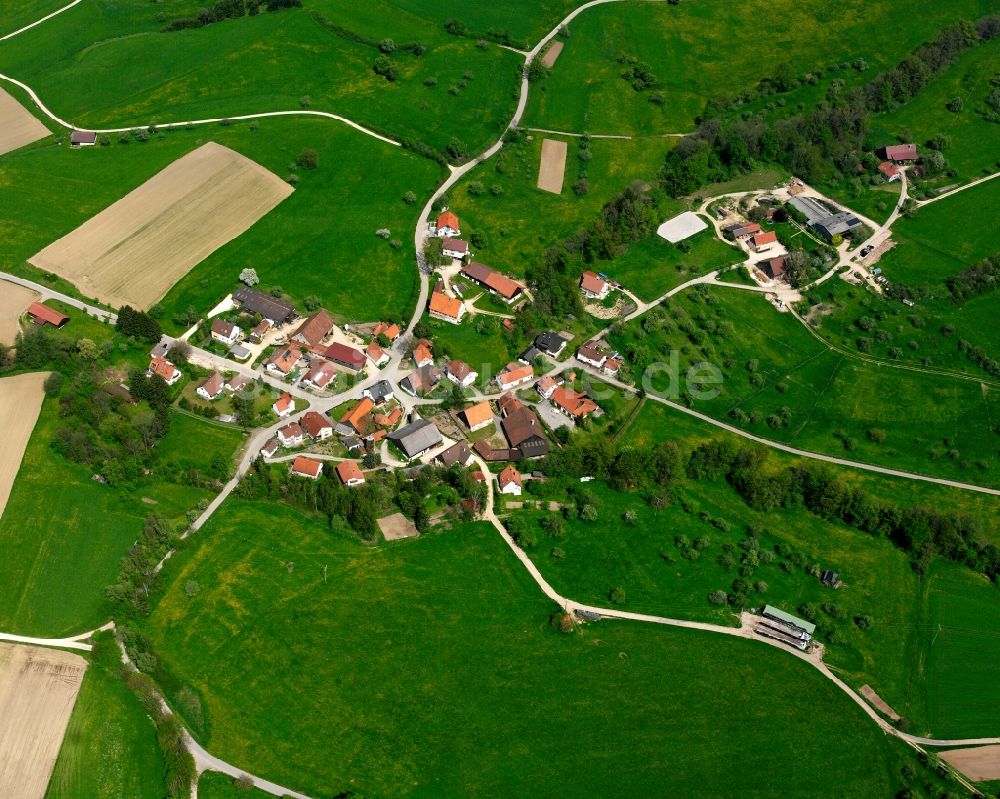 Ottenbach aus der Vogelperspektive: Dorfkern am Feldrand in Ottenbach im Bundesland Baden-Württemberg, Deutschland