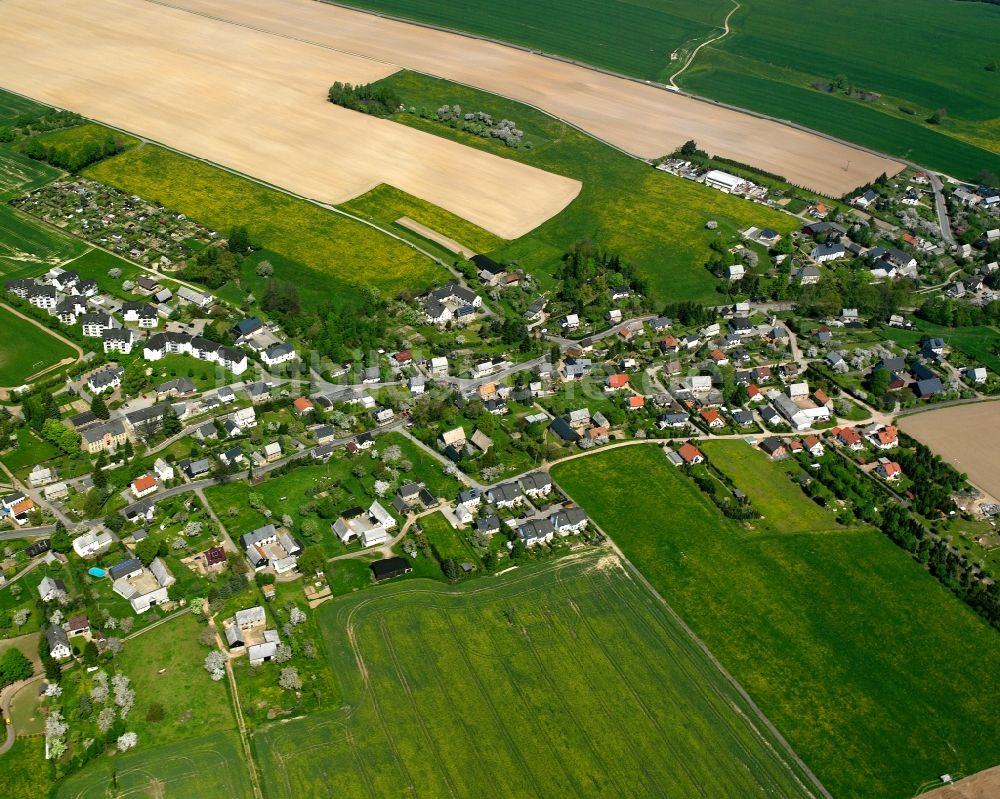 Ottendorf aus der Vogelperspektive: Dorfkern am Feldrand in Ottendorf im Bundesland Sachsen, Deutschland