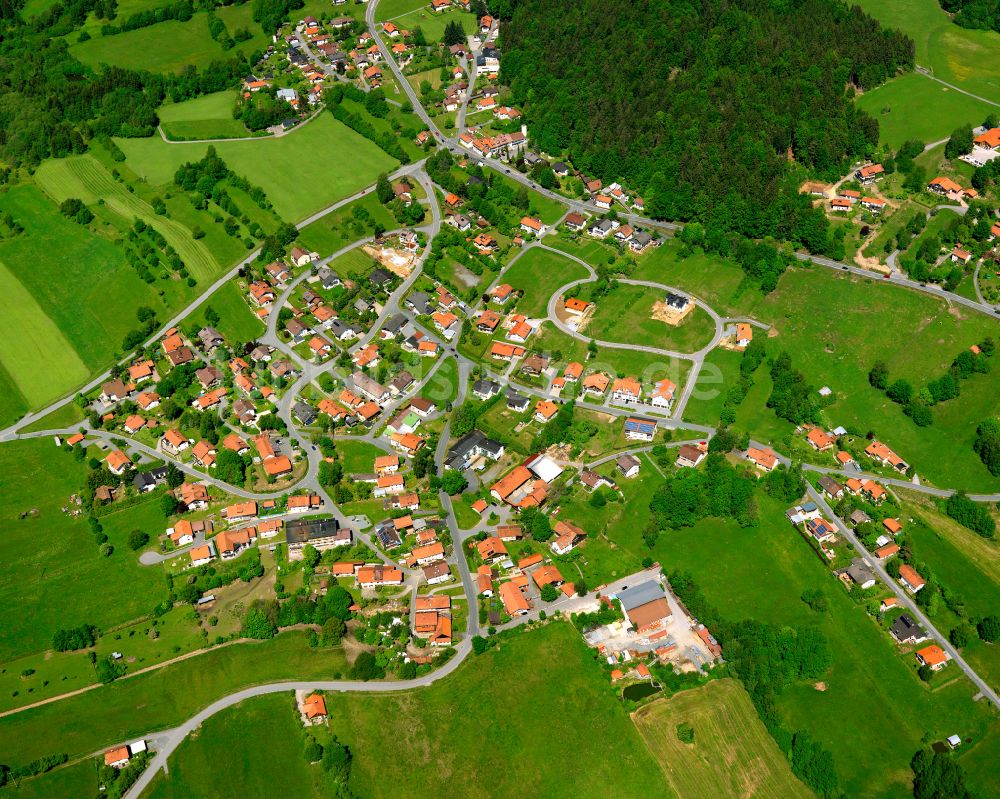 Luftaufnahme Palmberg - Dorfkern am Feldrand in Palmberg im Bundesland Bayern, Deutschland