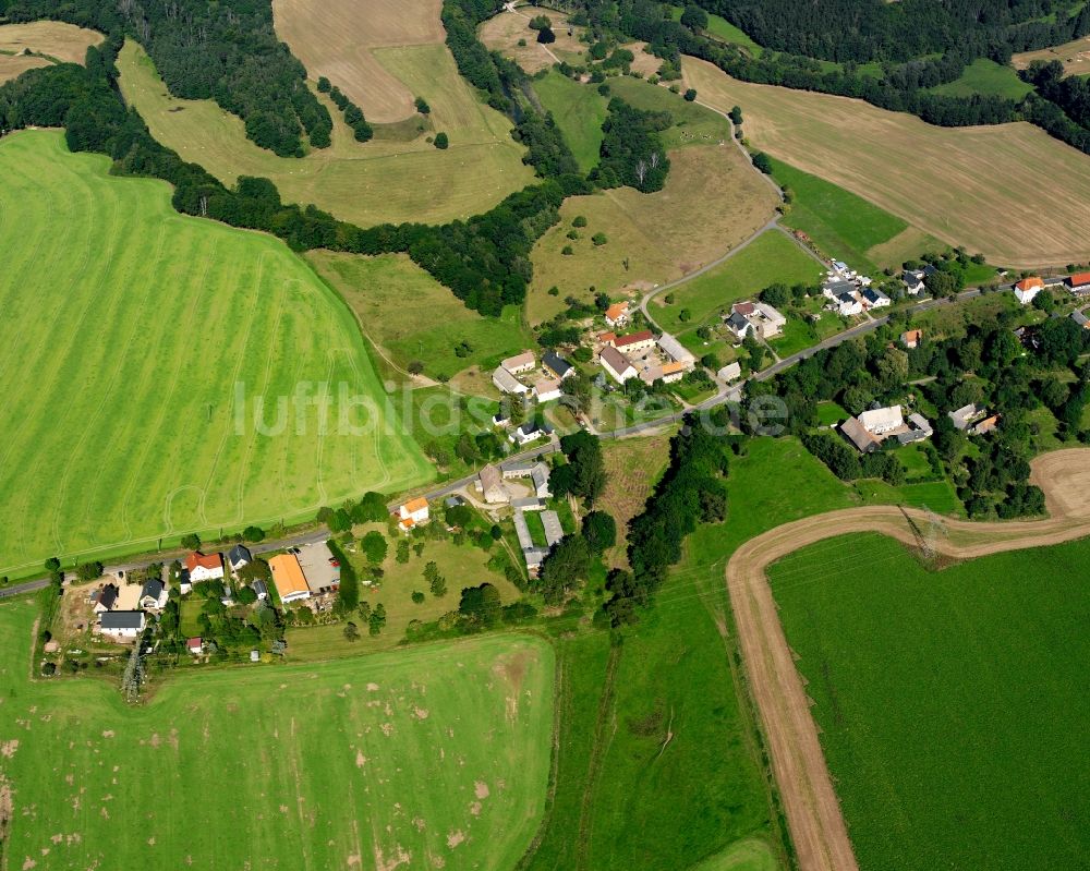 Pappendorf aus der Vogelperspektive: Dorfkern am Feldrand in Pappendorf im Bundesland Sachsen, Deutschland