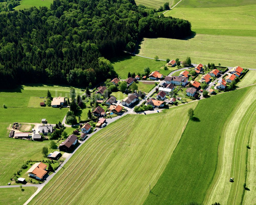 Luftbild Perlesöd - Dorfkern am Feldrand in Perlesöd im Bundesland Bayern, Deutschland