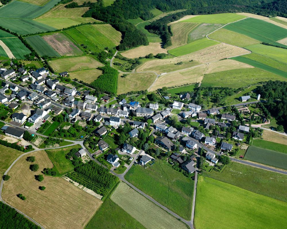 Luftaufnahme Perscheid - Dorfkern am Feldrand in Perscheid im Bundesland Rheinland-Pfalz, Deutschland