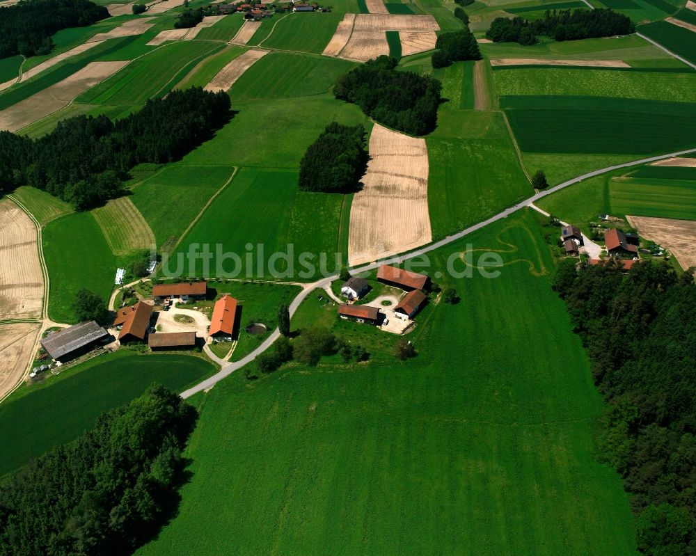 Luftaufnahme Petersdorf - Dorfkern am Feldrand in Petersdorf im Bundesland Bayern, Deutschland