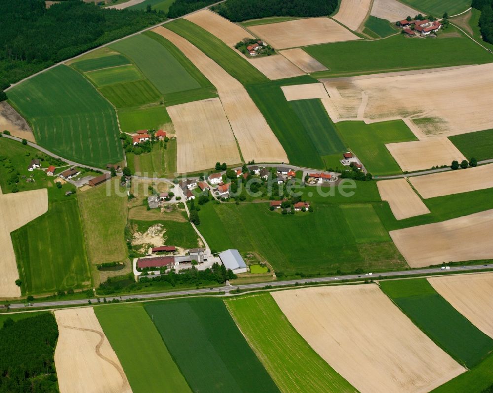 Luftbild Peterskirchen - Dorfkern am Feldrand in Peterskirchen im Bundesland Bayern, Deutschland