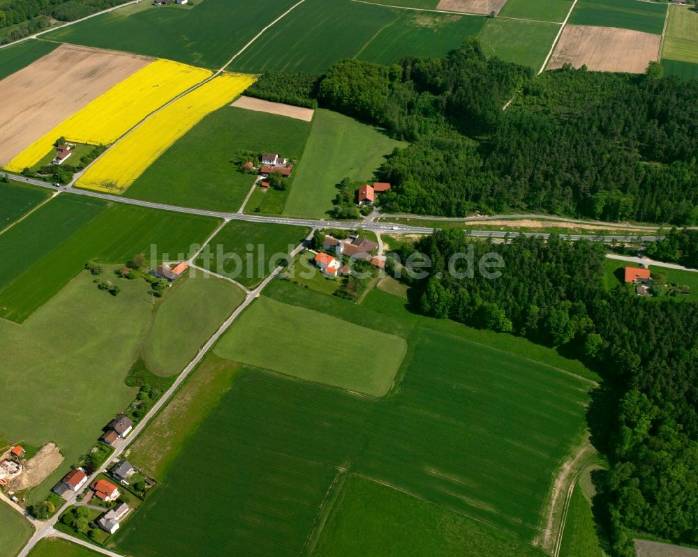 Luftbild Peterskirchen - Dorfkern am Feldrand in Peterskirchen im Bundesland Bayern, Deutschland