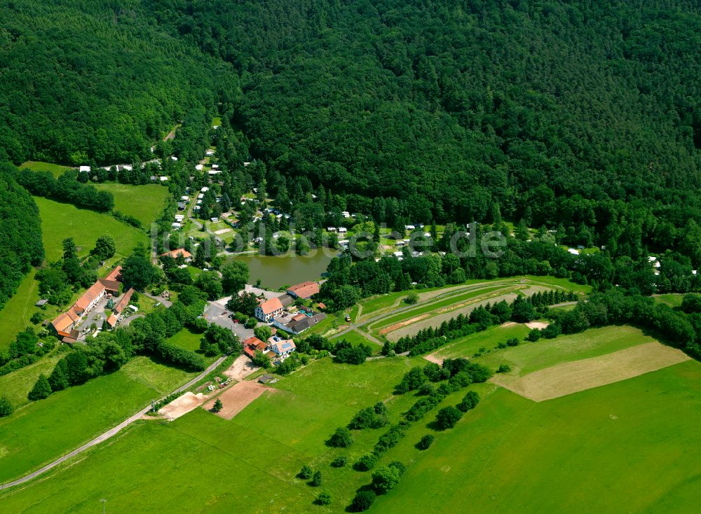 Luftaufnahme Pfrimmerhof - Dorfkern am Feldrand in Pfrimmerhof im Bundesland Rheinland-Pfalz, Deutschland