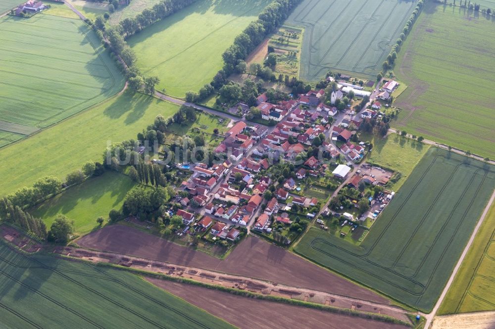 Pfullendorf aus der Vogelperspektive: Dorfkern am Feldrand in Pfullendorf im Bundesland Thüringen, Deutschland