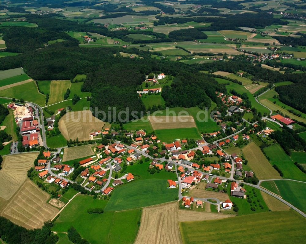 Pilgramsberg aus der Vogelperspektive: Dorfkern am Feldrand in Pilgramsberg im Bundesland Bayern, Deutschland