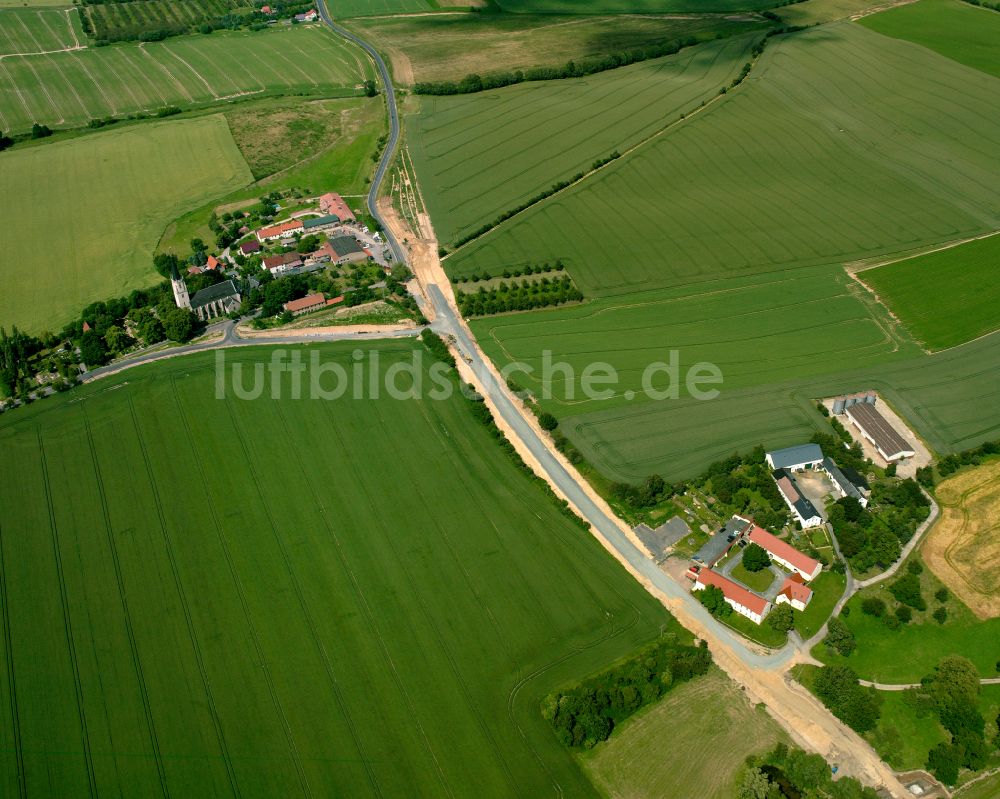 Luftaufnahme Piskowitz - Dorfkern am Feldrand in Piskowitz im Bundesland Sachsen, Deutschland