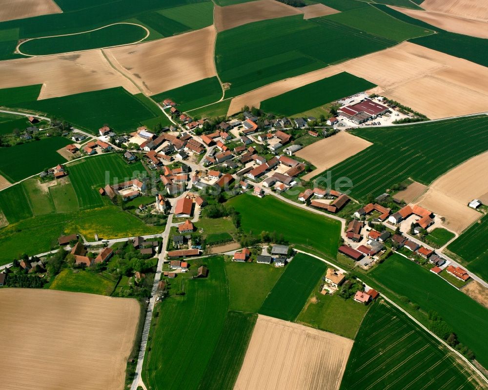 Pönning aus der Vogelperspektive: Dorfkern am Feldrand in Pönning im Bundesland Bayern, Deutschland