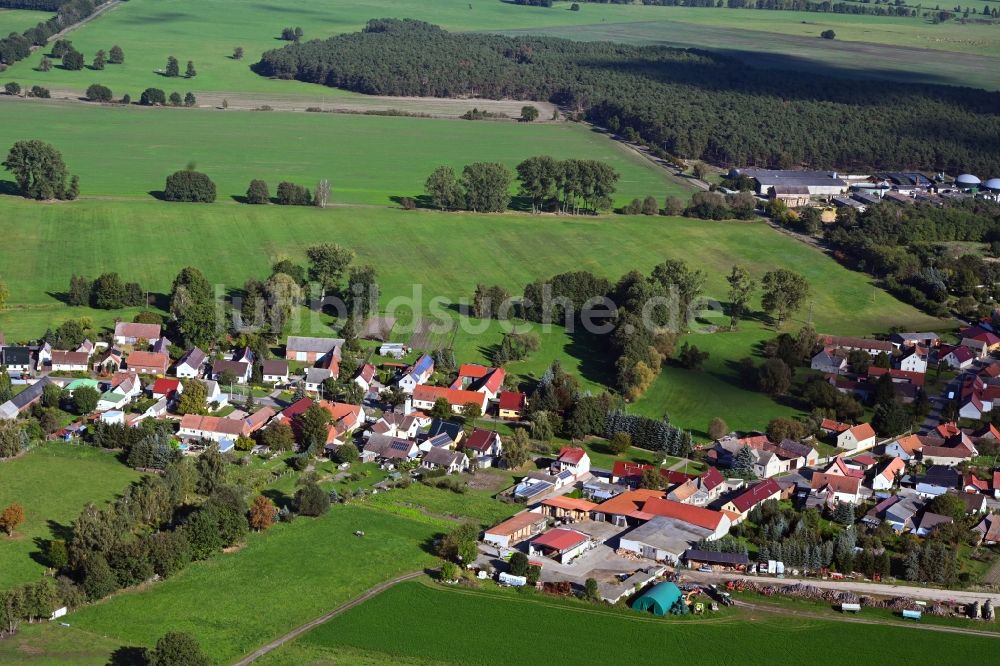 Luftaufnahme Polzen - Dorfkern am Feldrand in Polzen im Bundesland Brandenburg, Deutschland