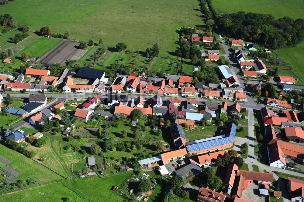 Luftaufnahme Potzehne - Dorfkern am Feldrand in Potzehne im Bundesland Sachsen-Anhalt, Deutschland