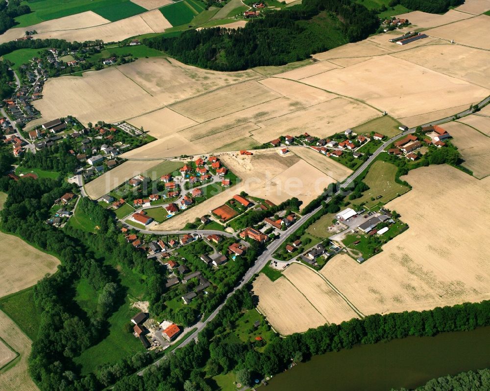 Prienbach von oben - Dorfkern am Feldrand in Prienbach im Bundesland Bayern, Deutschland