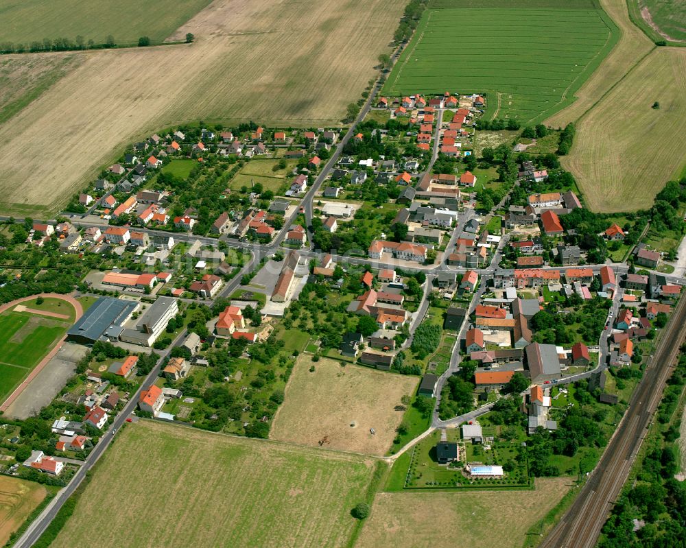 Priestewitz von oben - Dorfkern am Feldrand in Priestewitz im Bundesland Sachsen, Deutschland