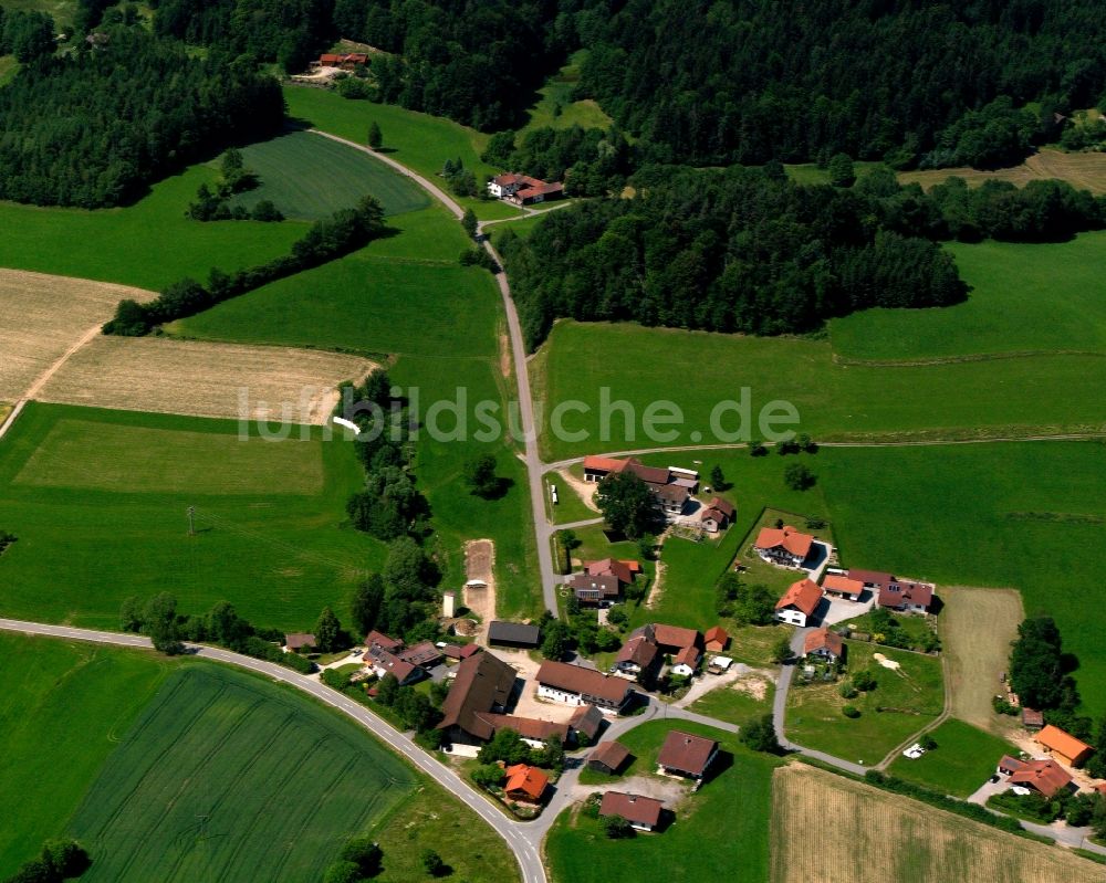 Prünstfehlburg von oben - Dorfkern am Feldrand in Prünstfehlburg im Bundesland Bayern, Deutschland