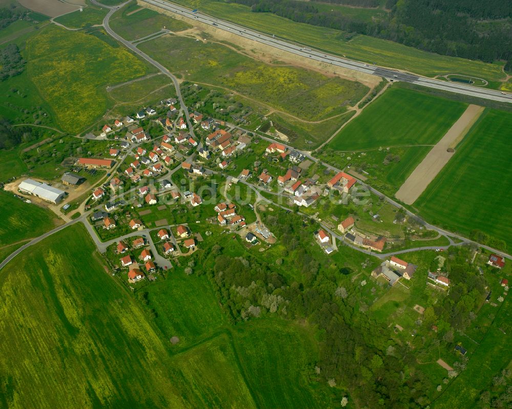 Luftbild Pörsdorf - Dorfkern am Feldrand in Pörsdorf im Bundesland Thüringen, Deutschland