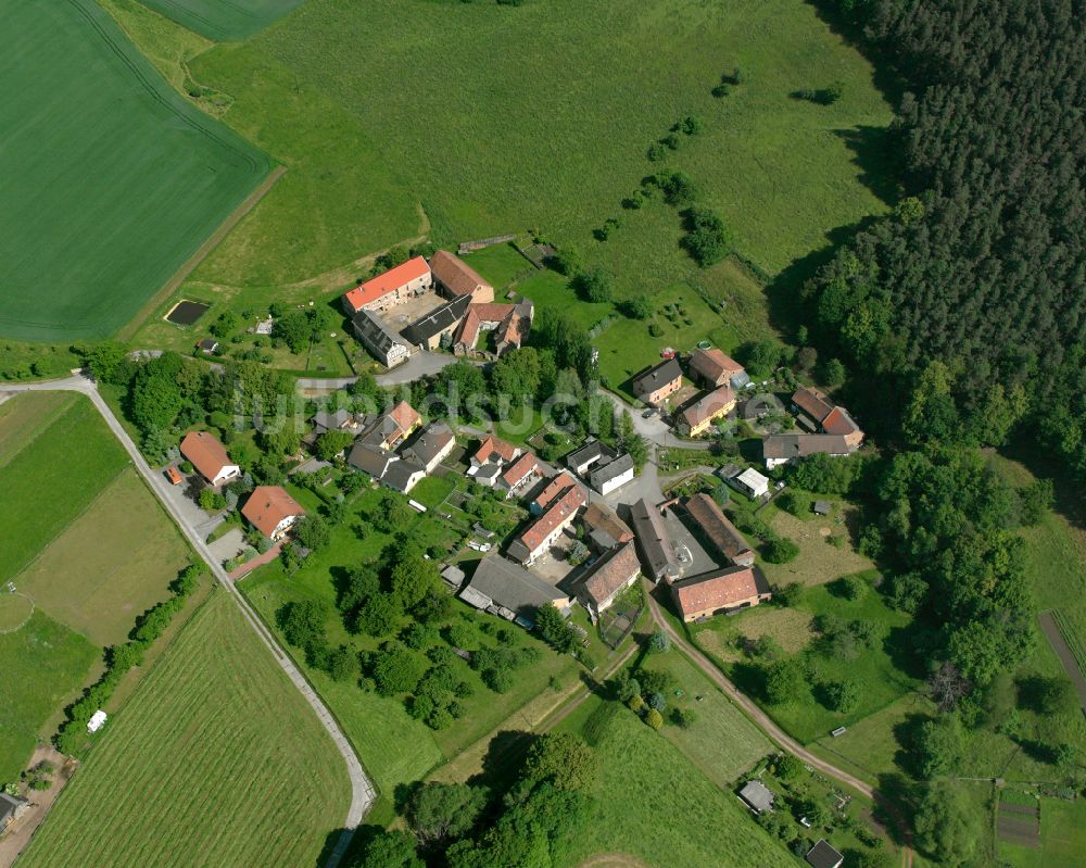 Pösneck aus der Vogelperspektive: Dorfkern am Feldrand in Pösneck im Bundesland Thüringen, Deutschland