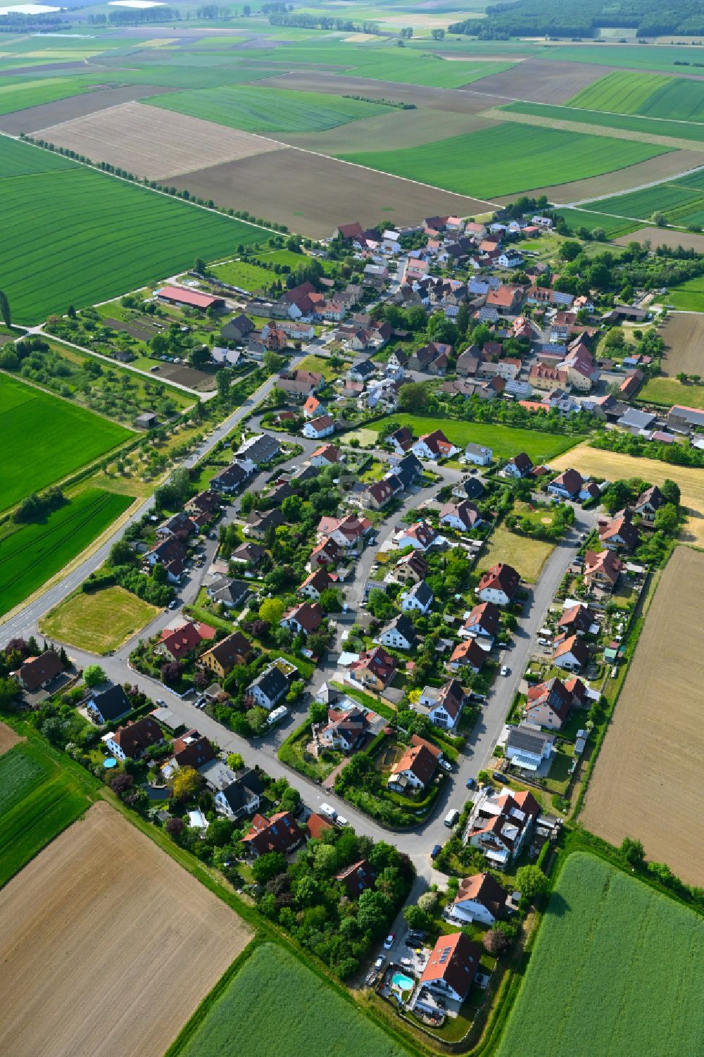 Püssensheim von oben - Dorfkern am Feldrand in Püssensheim im Bundesland Bayern, Deutschland