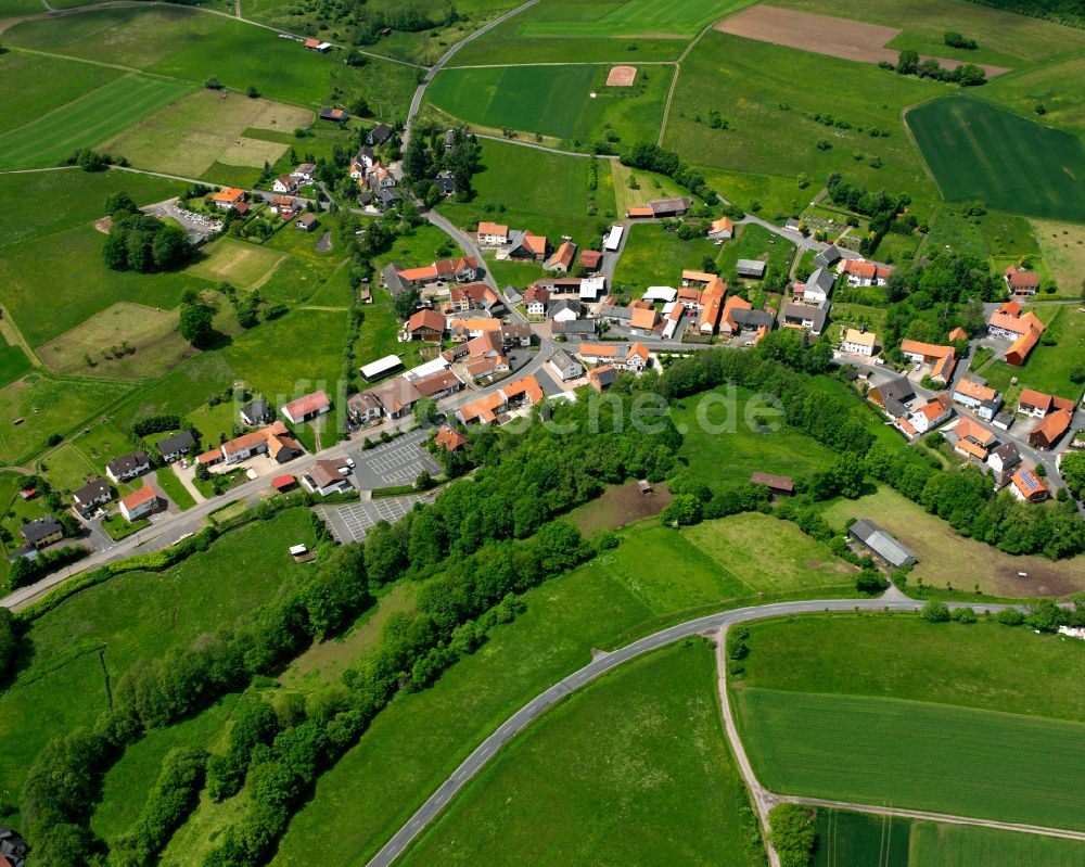 Luftaufnahme Radmühl - Dorfkern am Feldrand in Radmühl im Bundesland Hessen, Deutschland