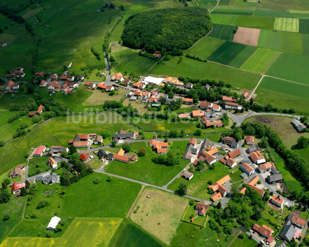 Luftaufnahme Radmühl - Dorfkern am Feldrand in Radmühl im Bundesland Hessen, Deutschland