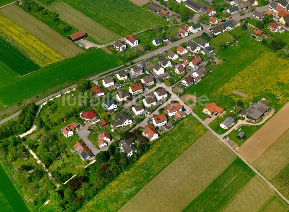 Rammingen von oben - Dorfkern am Feldrand in Rammingen im Bundesland Baden-Württemberg, Deutschland