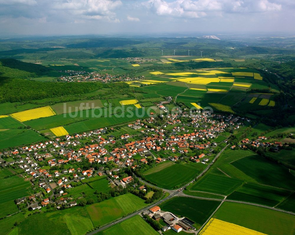 Ransbach aus der Vogelperspektive: Dorfkern am Feldrand in Ransbach im Bundesland Hessen, Deutschland